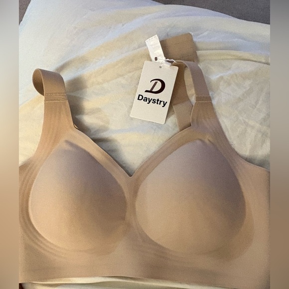 NWT- 36-38 C cup
4 hook with 2 inch extender
Soft breathable, no lines Bra - Picture 5 of 7